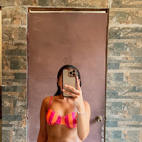 Photo from @jackiiecabrera handle, with 2 products.