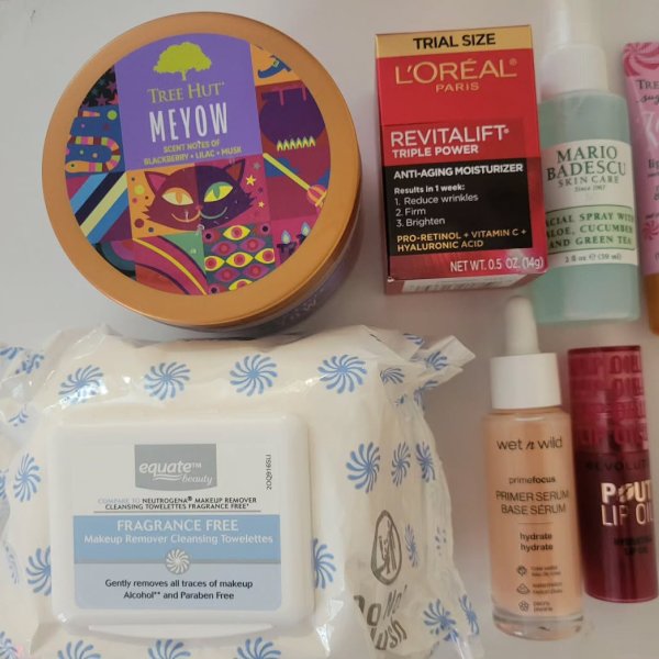 Photo from @sarahhhzmakeup handle, with 3 products.