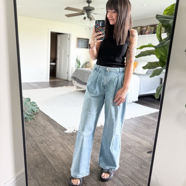 Photo from @heyitsabbeyb handle, with 2 products.