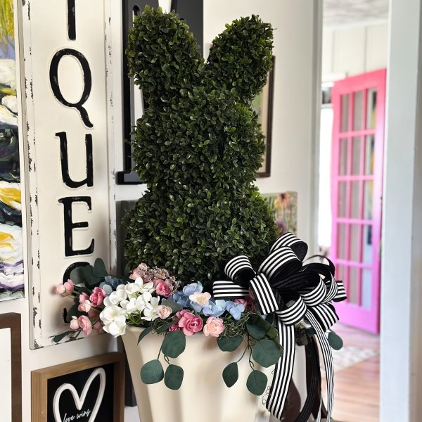 Photo from @kuratedbykathleen handle, with 1 product.