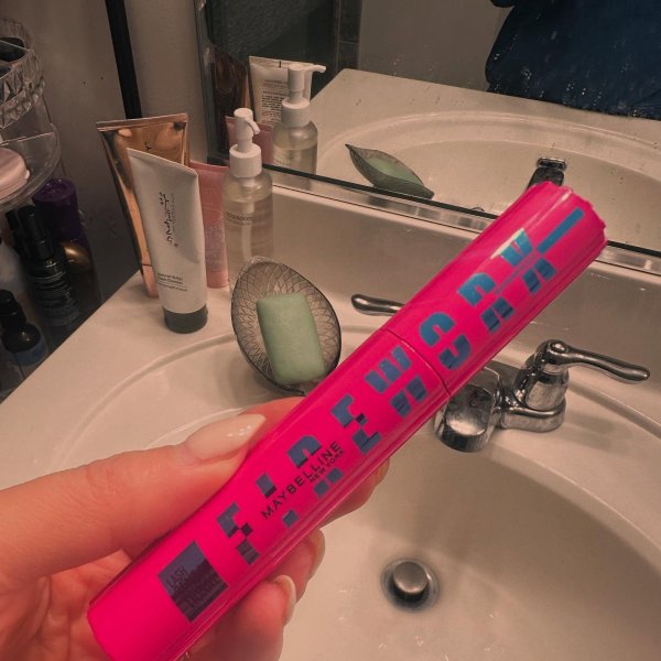 Photo from @ujinb handle, with 1 product.