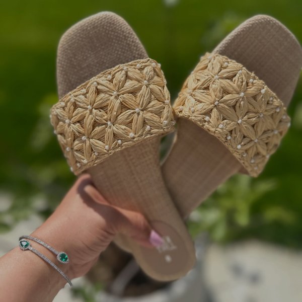 Photo from @mechelle.rosales handle, with 1 product.