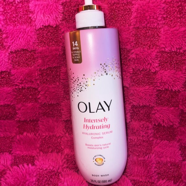 Photo from @_queend33_ handle, with 1 product.