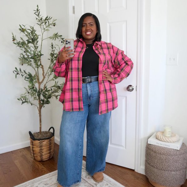 Photo from @karellebeauty handle, with 2 products.