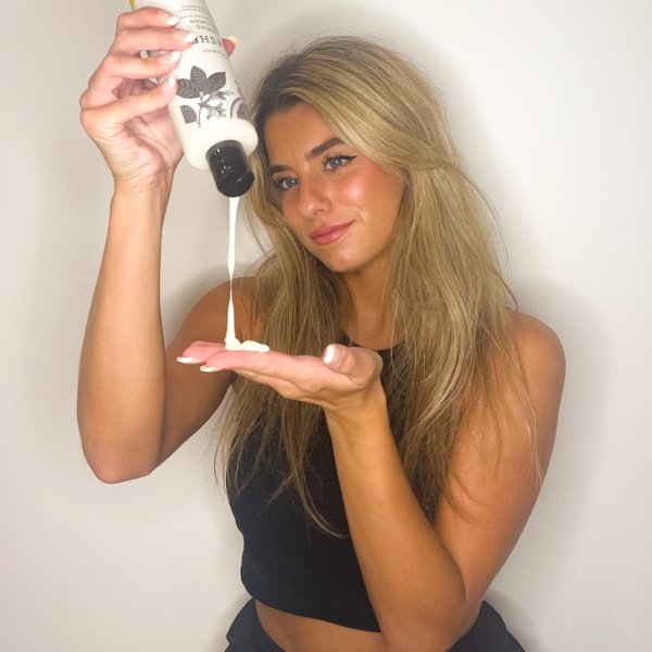 Gold Bond Age Renew Neck and Chest Moisturizer Cream for Firmer Skin