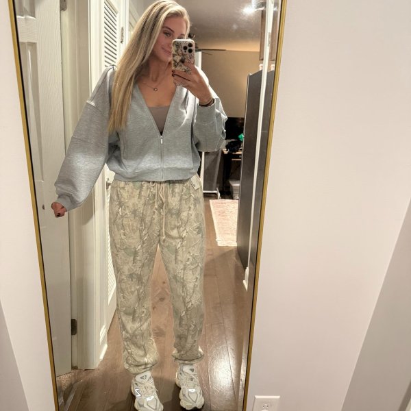 Photo from @autumncollette_ handle, with 2 products.