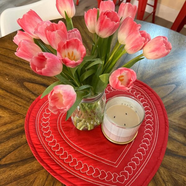 Photo from @xomiafay handle, with 2 products.