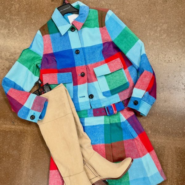 Photo from @sweetmelstyle handle, with 2 products.