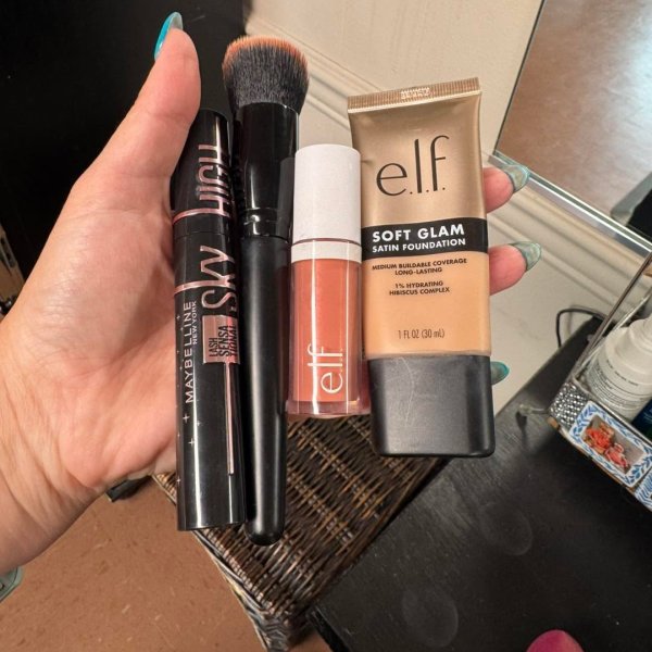 Photo from @styleandgracetn handle, with 1 product.