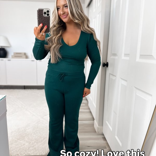 Photo from @caitlin.edmund handle, with 2 products.