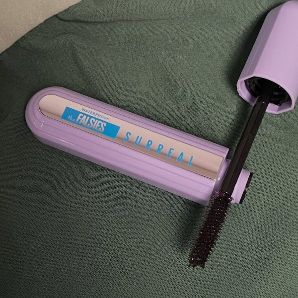 Photo from @fergiefindz handle, with 1 product.