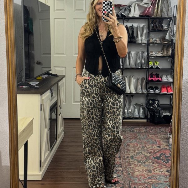 Photo from @starbright.fashion handle, with 2 products.
