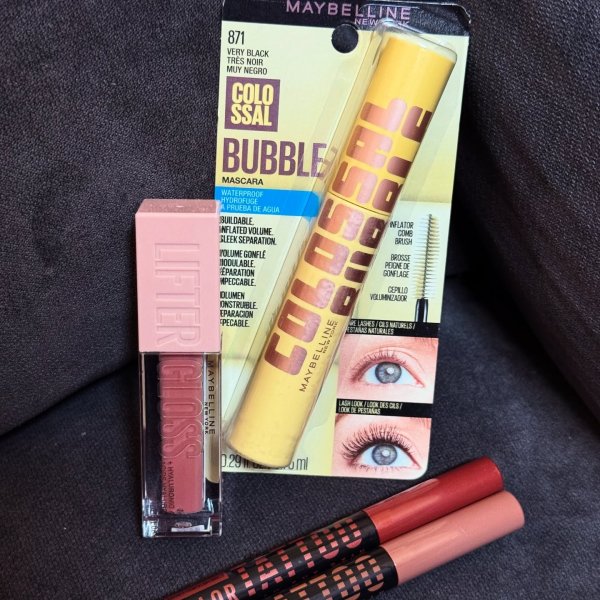 Photo from @restnrealreviews handle, with 2 products.