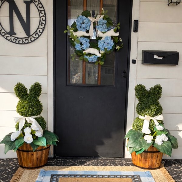 Photo from @laninapolitano handle, with 2 products.