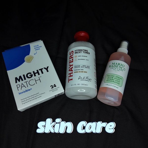 Photo from @anaiyakenae handle, with 3 products.