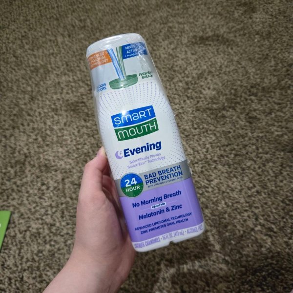 Photo from @kaylawreviews handle, with 1 product.