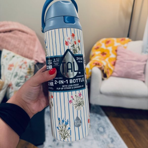 Photo from @simplysmalltowncounselor handle, with 1 product.