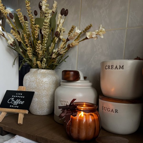 Photo from @decor_home_by_xiomy handle, with 2 products.