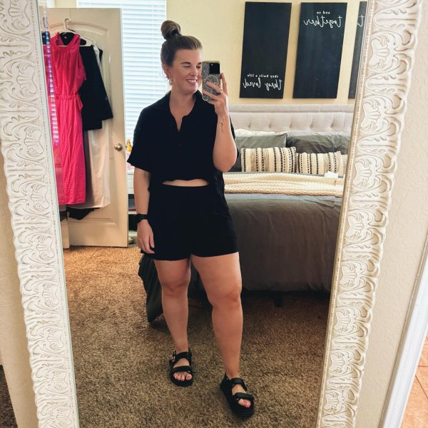 Photo from @brittvincent_ handle, with 1 product.