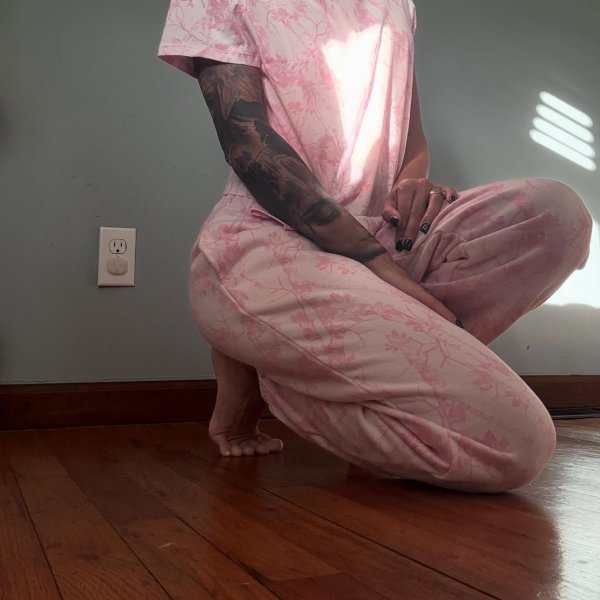 Photo from @cheyecho handle, with 2 products.