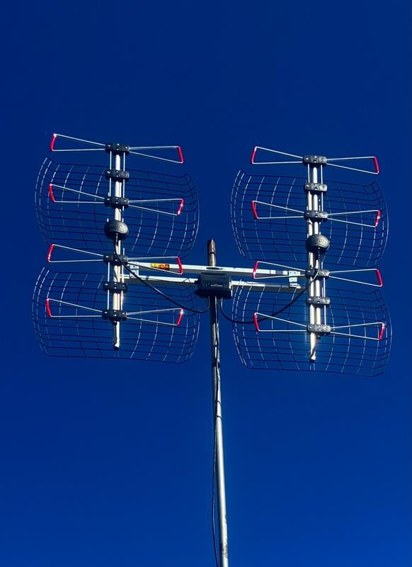 その他 DB8E BOWTIE UHF ANT Antennas Direct, inc DB8e Extreme Range Multi-Directional Bowtie