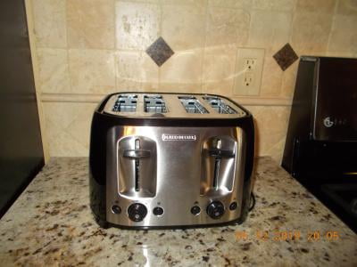 Black/Silver 4-Slice Toaster with Extra-Wide Slots BLACK+DECKER TR1478BD 
