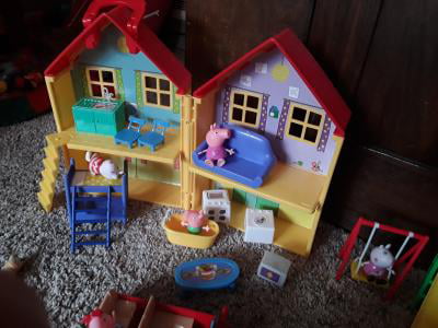 Peppa Pig's Deluxe Fold-n-Carry Deluxe Yellow House Mattel 2013 House only
