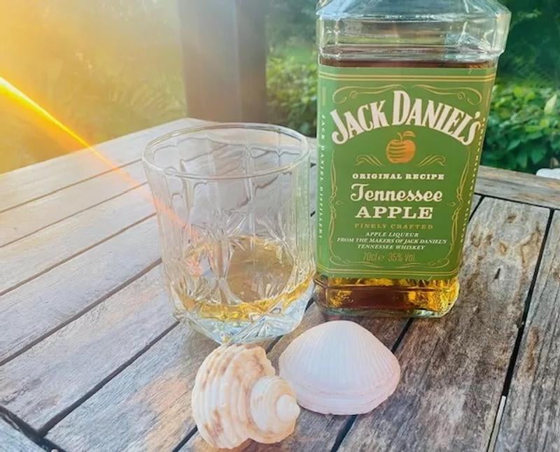 Jack Daniel's Tennessee Apple Whiskey Specialty, 1 L Bottle, 35