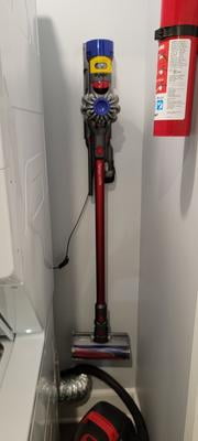 ダイソン　dyson v8fluffy+ Dyson V8 Fluffy Cordless Vacuum with Animal Attachments