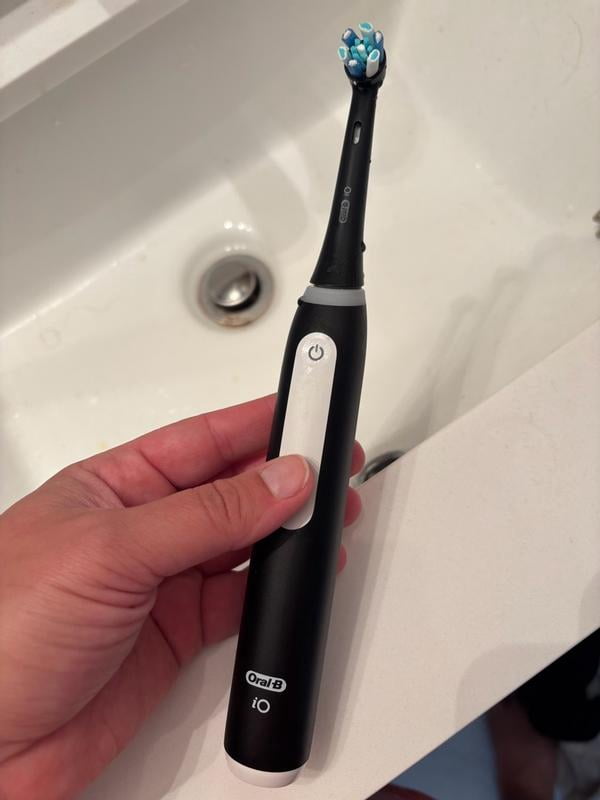 Oral-B, Electric Toothbrush, iO3 Luxe Rechargeable, Black