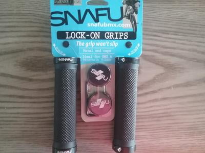 Snafu Lock on Mountain Bike Handlebar Grips (No Slip, Black