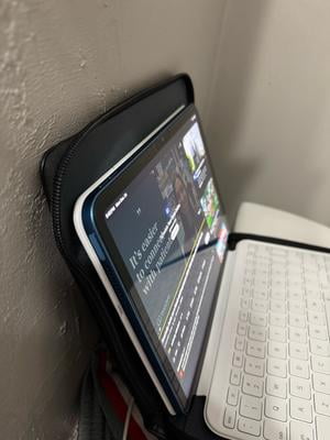 Apple Magic Keyboard Folio: Magnetic, Detachable Design for iPad