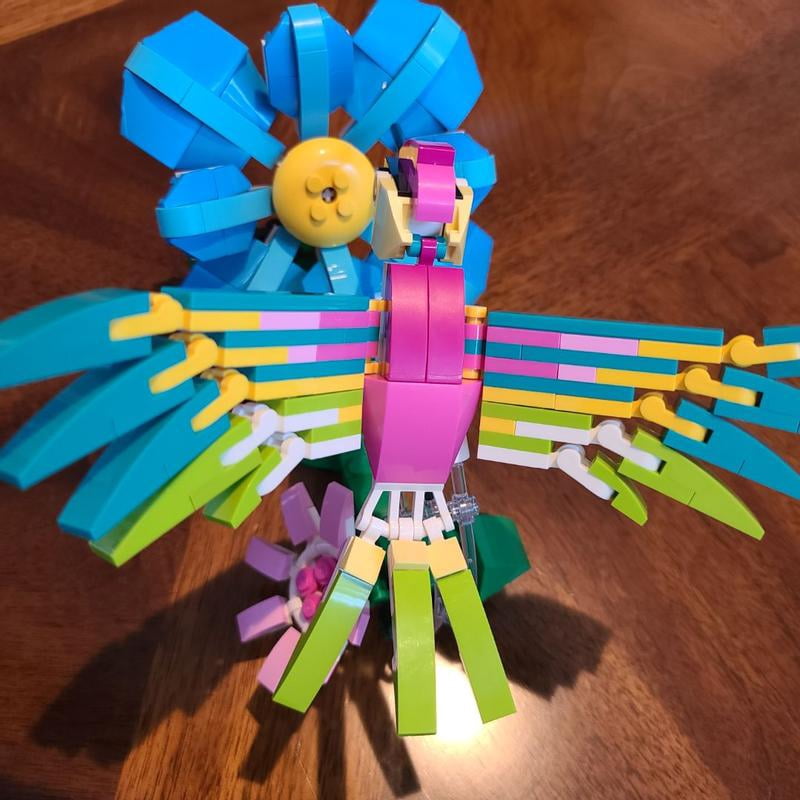 LEGO Creator 3 in1 Wild Animals: Colorful Hummingbird (312 Pieces)