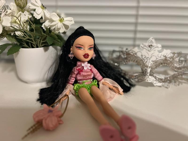 Bratz Fashion Pixiez Jade Collectible Fantasy Doll with Real