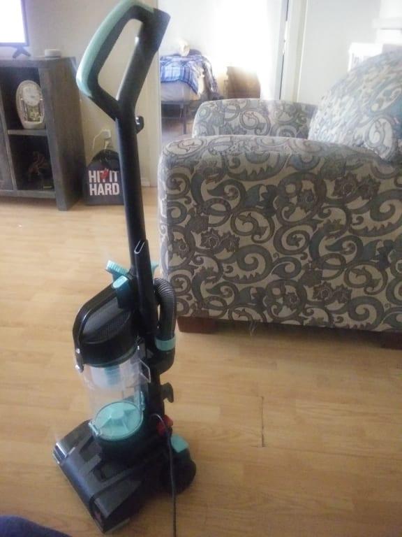 BISSELL PowerForce Compact Bagless 