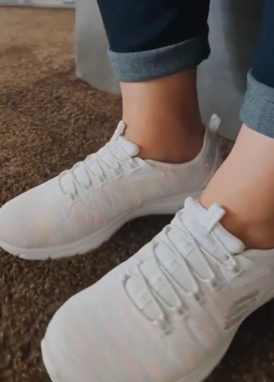 skechers lively wind