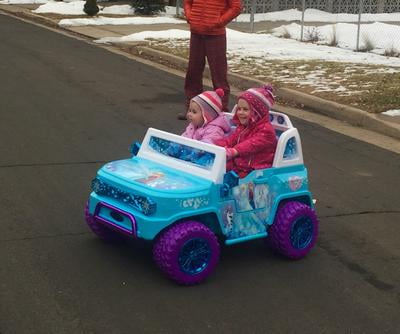 Power Wheels Disney Frozen Jeep Wrangler Battery-Powered Ride-On Toy  Vehicle with Music & Sounds 