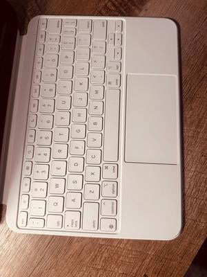 Apple Magic Keyboard Folio: Magnetic, Detachable Design for