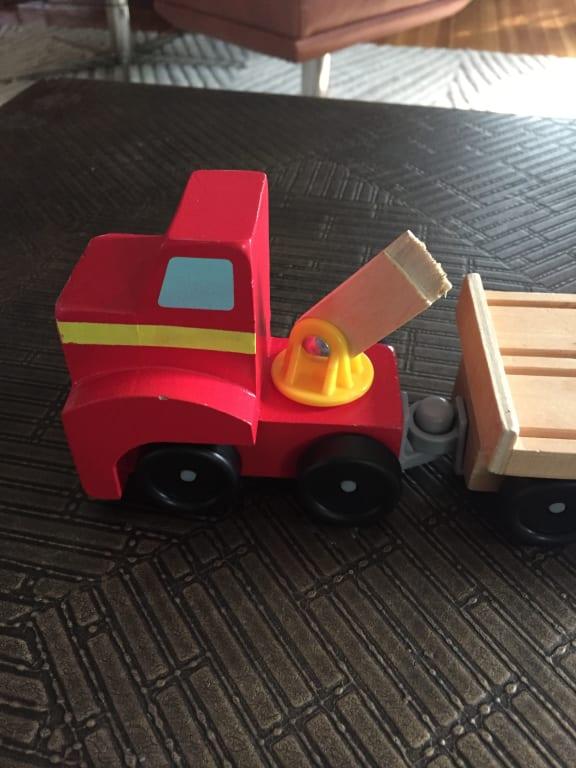 melissa and doug magnetic car loader