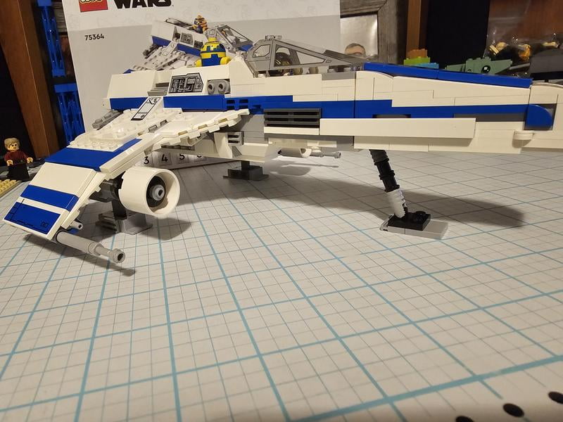 LEGO Star Wars: Ahsoka's New Republic E-Wing vs Shin Hati's