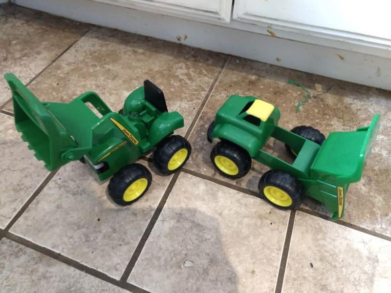 self moving toy car