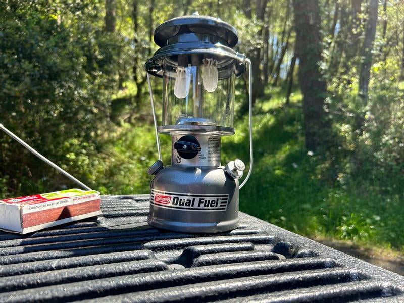 コールマン ランタン The POWERHOUSE Unleaded 259 Amazon.com: Coleman Powerhouse Dual Fuel Lantern Shines up to 800
