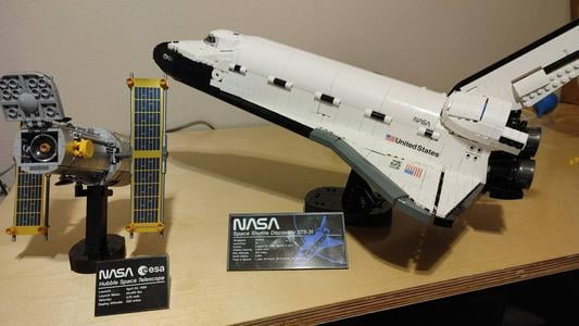 LEGO Creator Expert NASA Space Shuttle Discovery, Set per Adulti, Astronave  Razzo Spaziale da Collezione, 10283 - Toys Center