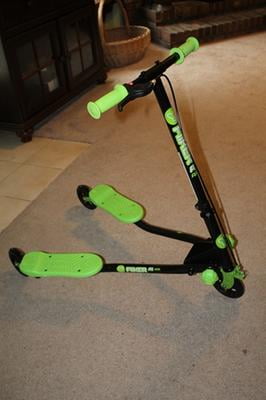 Yvolution Y Fliker Air A1 GreenSwing Wiggle Scooter for Kids