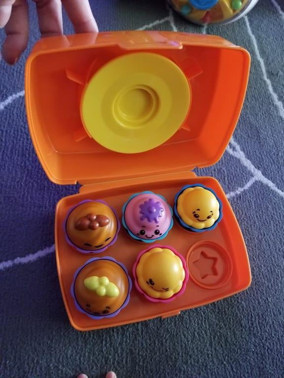 Tomy SHAKE AND SORT CUPCAKES Shape Sort Pretend Food Rattle Mix Match Fun BN