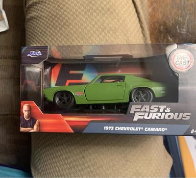 JADA TOYS 1/24 カーズ フィルモア オイル缶セット JADA TOYS Fillmore 1:24 Die Cast Vehicle - Pixar Cars