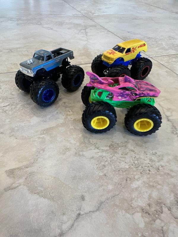 Hotwheels MONSTER TRUCKS 6種3PACK Hot Wheels Monster Trucks 1:64 Color Shifters 3-Pack, Toy