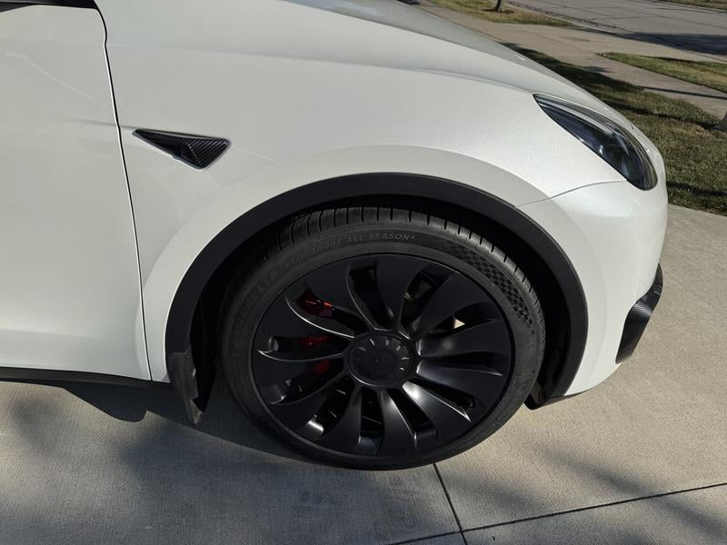 Michelin Pilot Sport All-Season 4 245/35ZR19 (89Y) Tire Fits: 2020