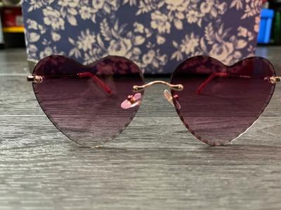 Foster Grant Heart-Shaped Fashion Sunglasses - Walmart.com display picture 3
