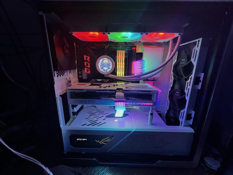 ASUS ROG Strix RTX 4090 White OC, 24GB GDDR6X, PCIe 4.0, HDMI 2.1a